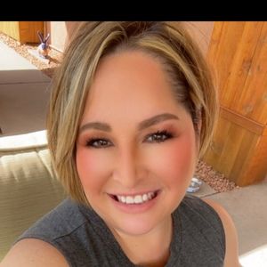 Meet your Posher, Carla